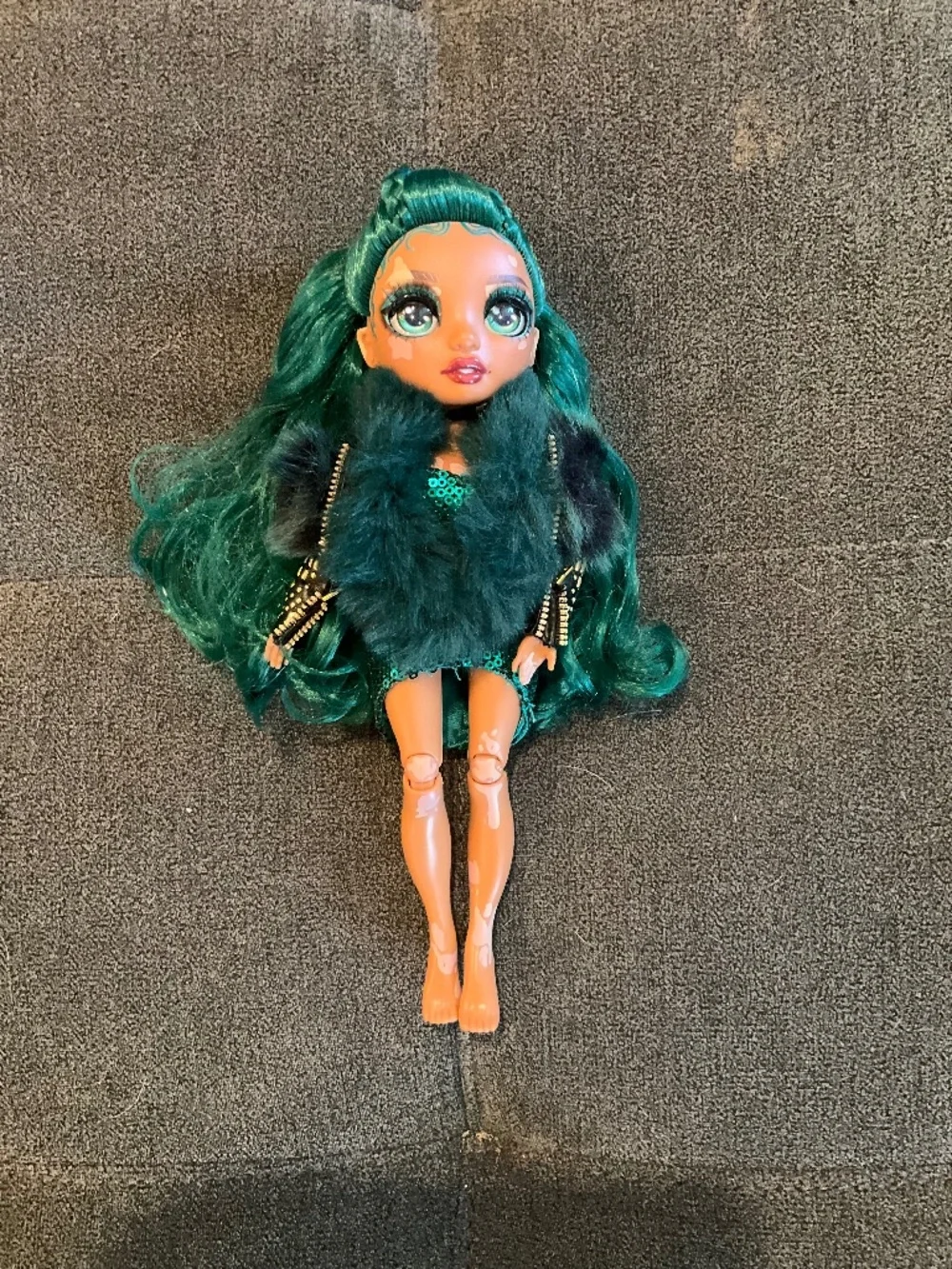 EUC Rainbow High Jewel Richie Emerald Fashion Doll